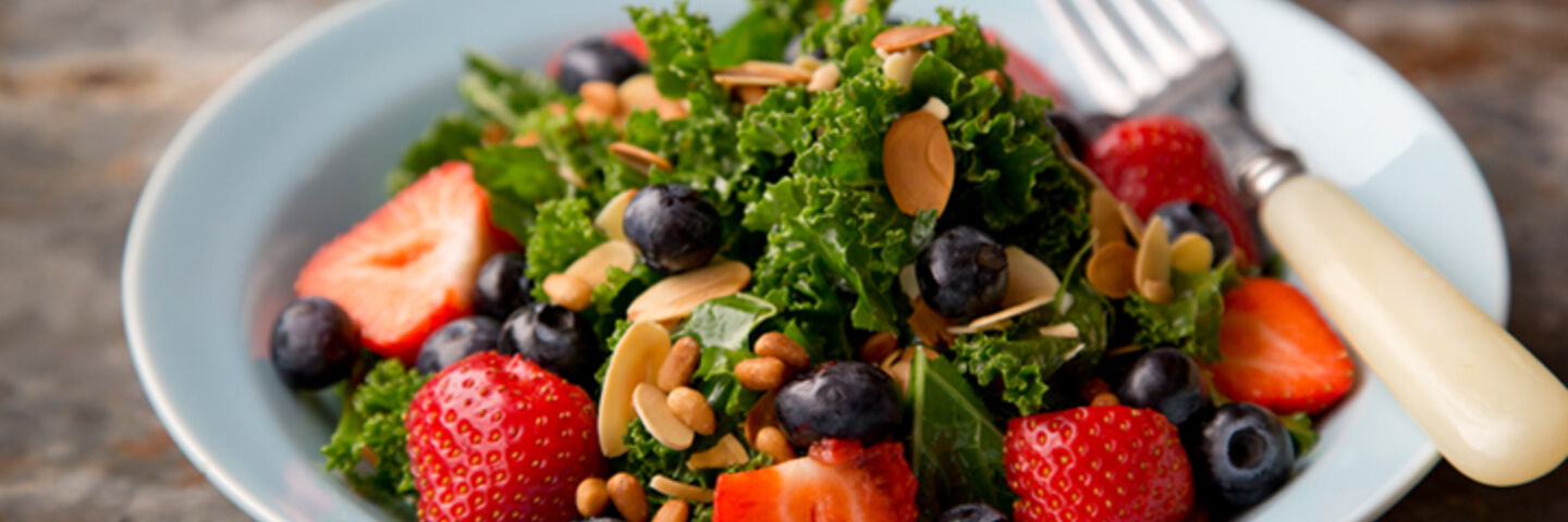 Kale blueberry strawberry salad recipe