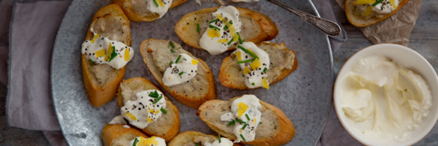 Sausage chicken crostini sour cream chives recipe