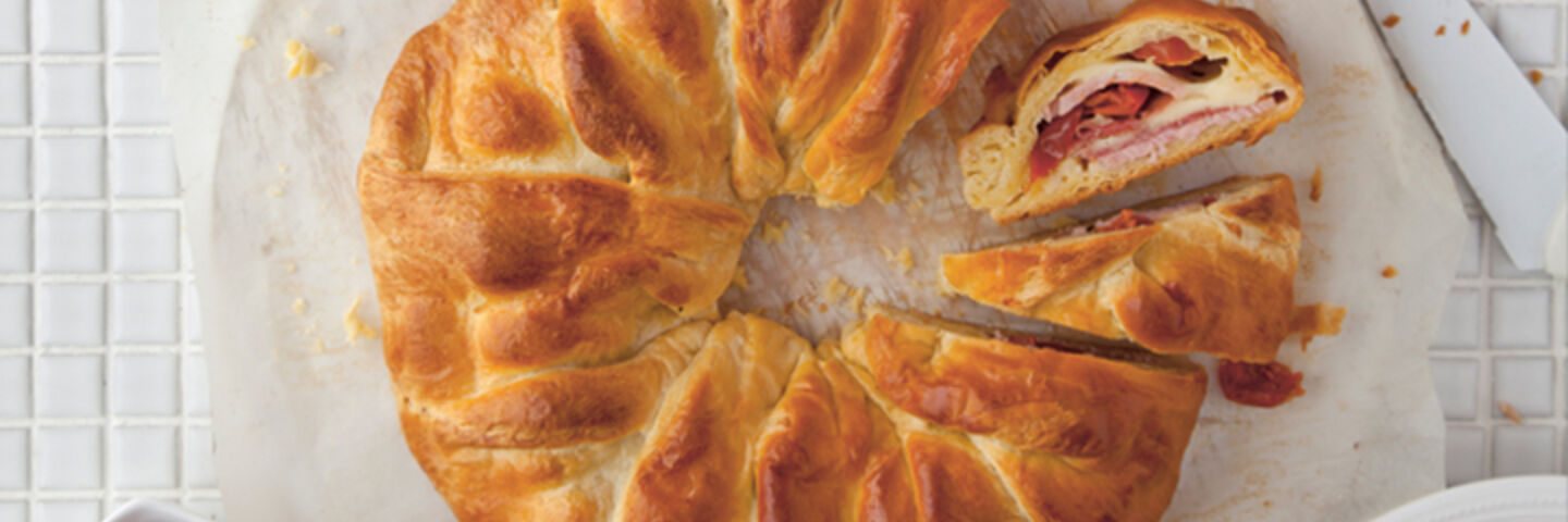 Deli picnic croissant circle
