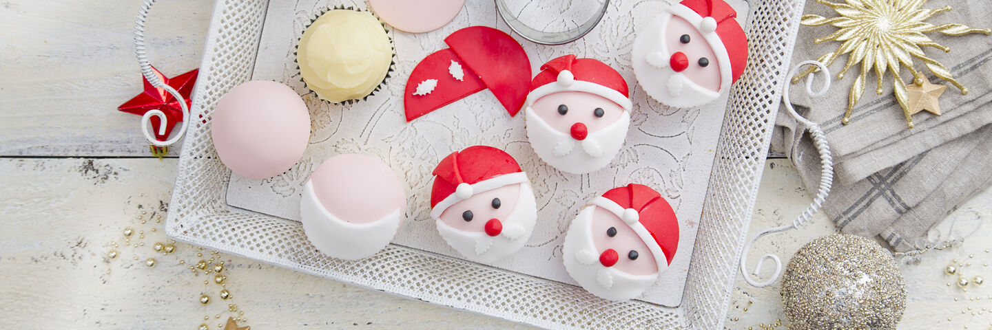 Sharon Santas red velvet cupcakes U52B7735