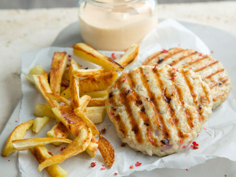 Turkey burger & parsnip chips