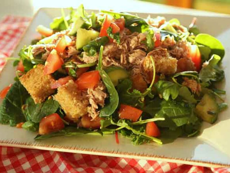 Tuna panzanella salad recipe