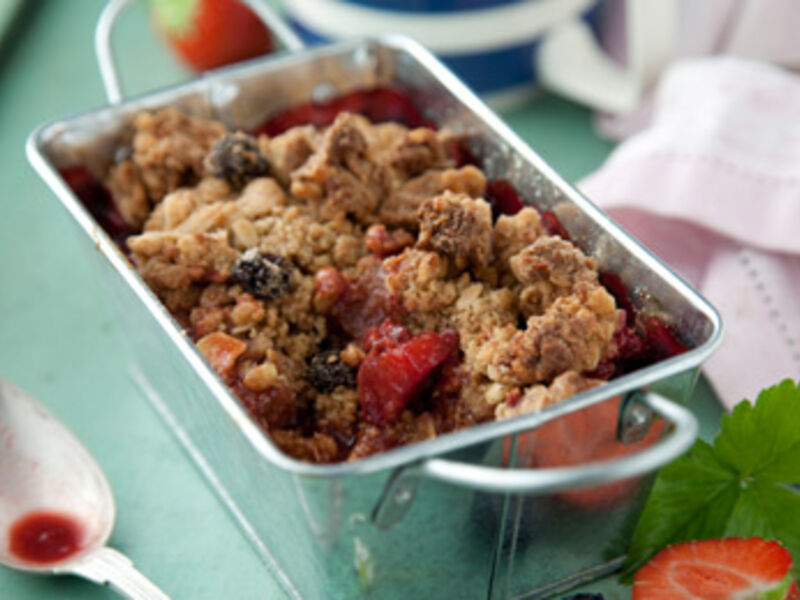 Apple & Mixed Berry O'Donnell's Granola Crumble